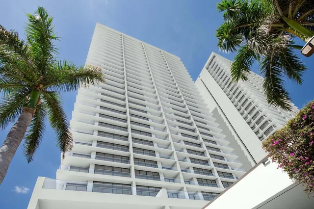 $3,950,000 | 525 South Flagler Drive, Unit 15A, West Palm Beach, FL 33401