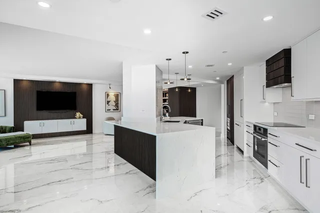 $3,950,000 | 525 South Flagler Drive, Unit 15A, West Palm Beach, FL 33401