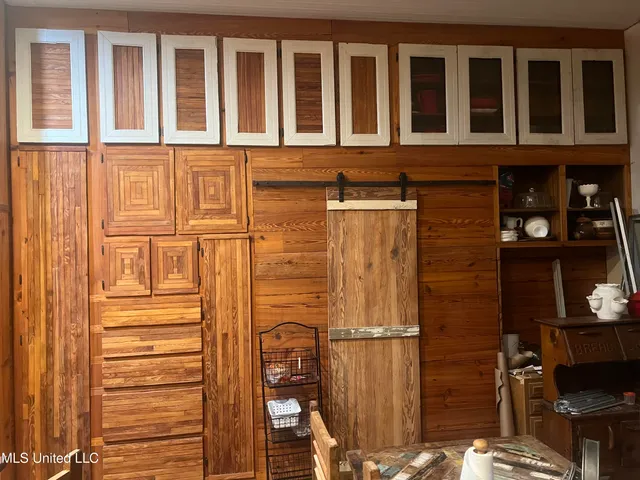 $625,000 | 263 Dawkins Road, Hickory, MS 39332