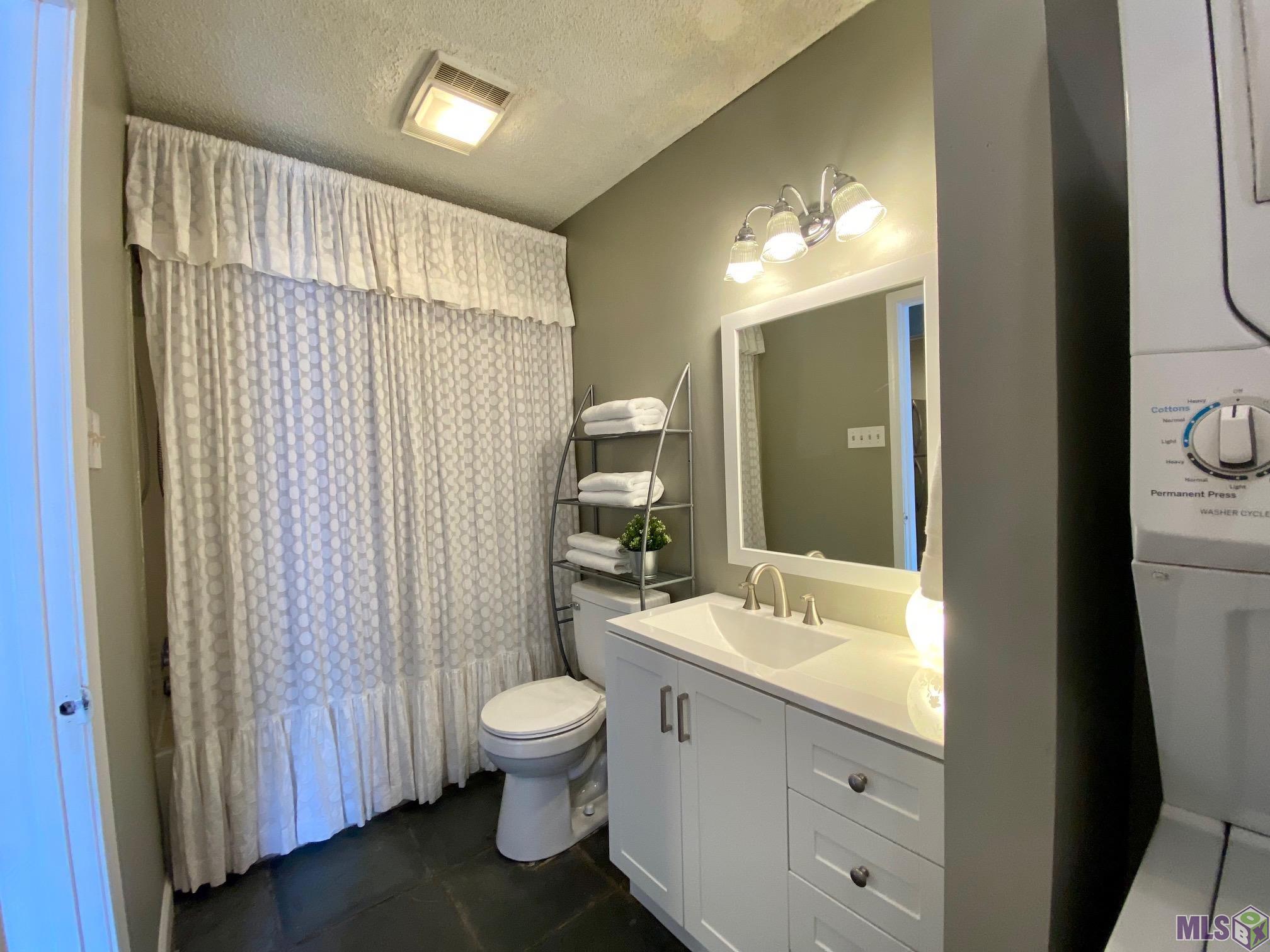 9149 Ridge Pine Drive, Unit 9149 Baton Rouge, LA 70810 - Photo 6 of 17 Hall Bath