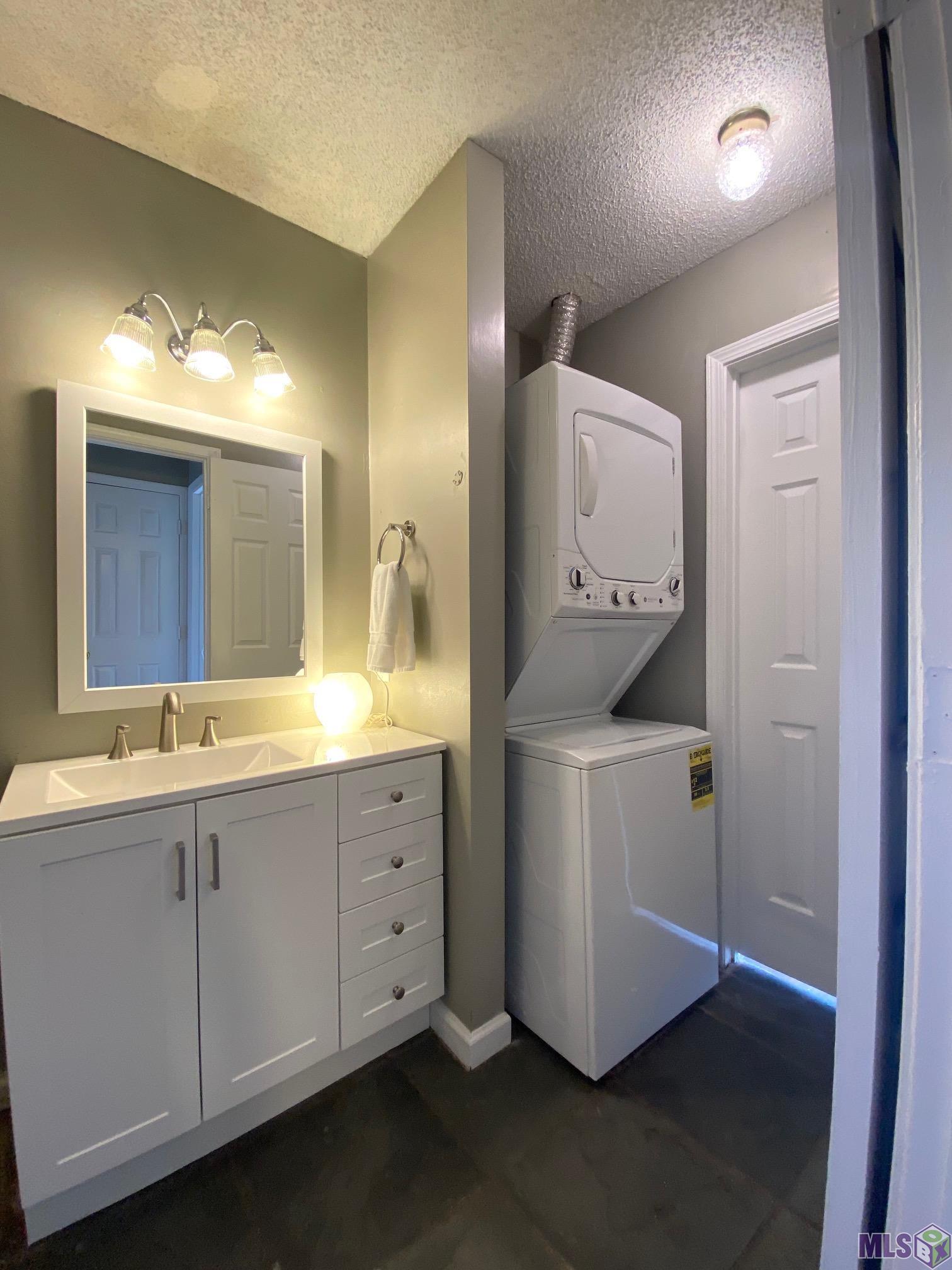 9149 Ridge Pine Drive, Unit 9149 Baton Rouge, LA 70810 - Photo 7 of 17 Stack W/D