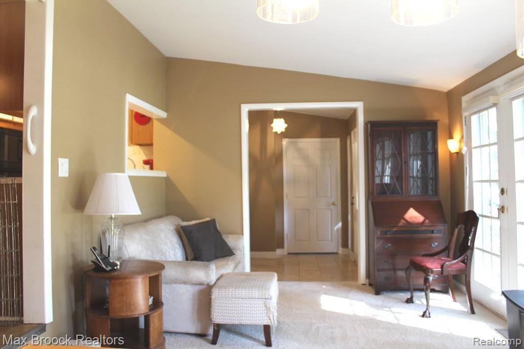100 Kalhaven Road Rochester Hills, MI 48307 - Photo 5 of 36