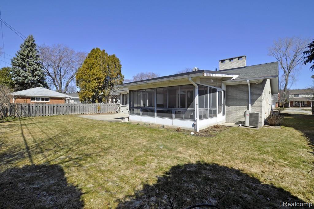 557 Robert John Street Grosse Pointe, MI 48236 - Photo 40 of 41 39.jpg