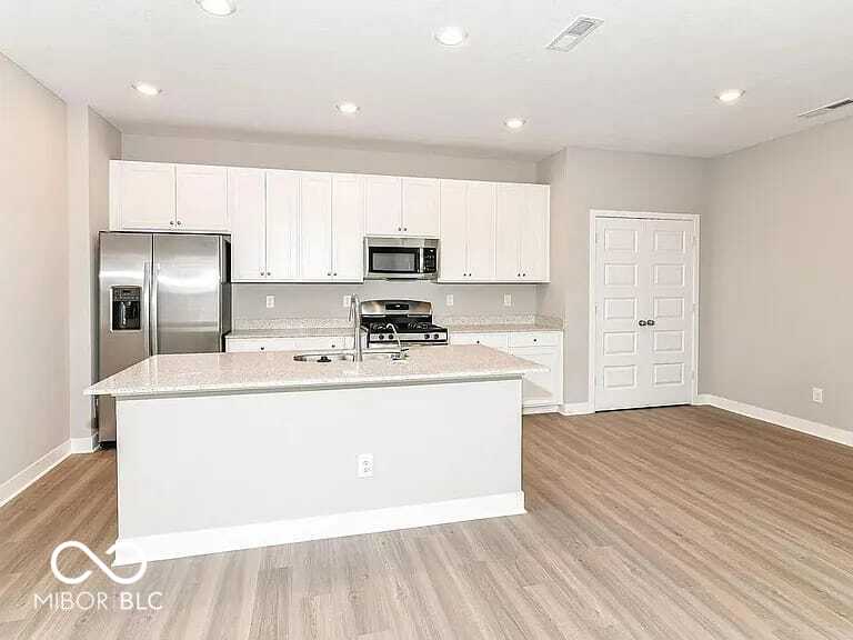 1936 Rowena Lane Westfield, IN 46074 - Photo 2 of 32