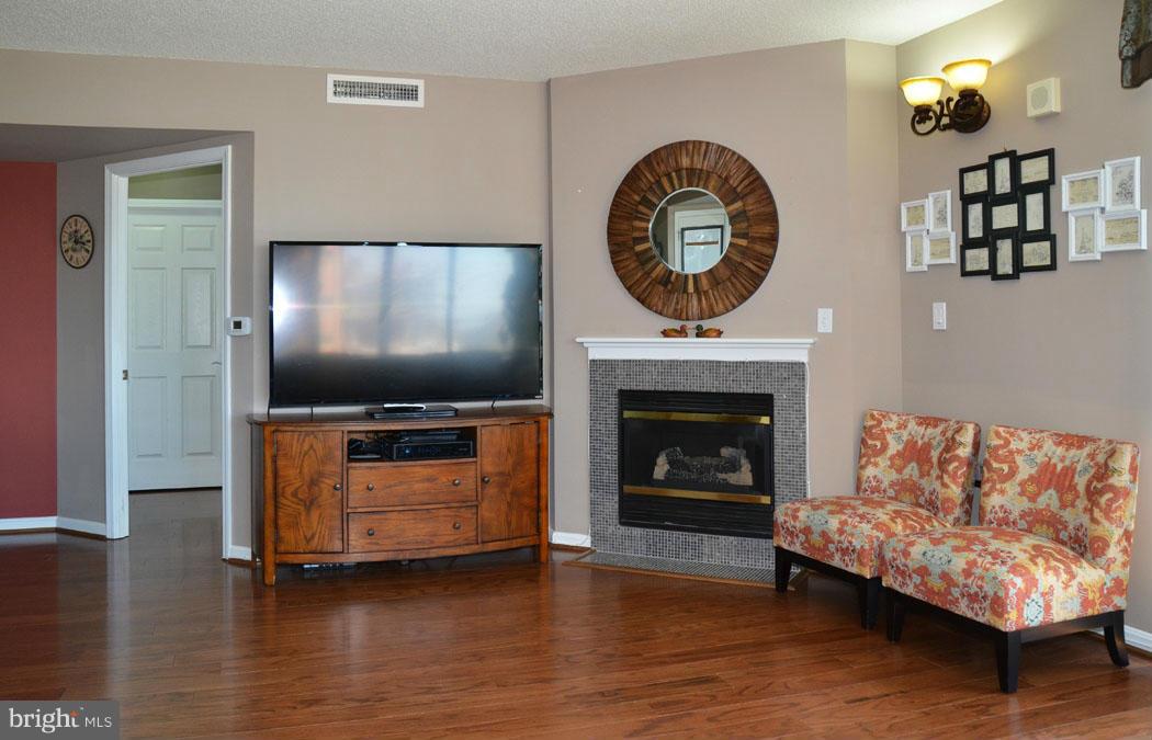 11710 Old Georgetown Road, Unit 917 North Bethesda, MD 20852 - Photo 12 of 30 Living Room