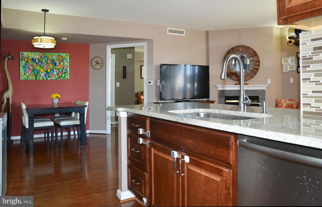 11710 Old Georgetown Road, Unit 917 North Bethesda, MD 20852 - Photo 3 of 30 Kitchen and Dining Area