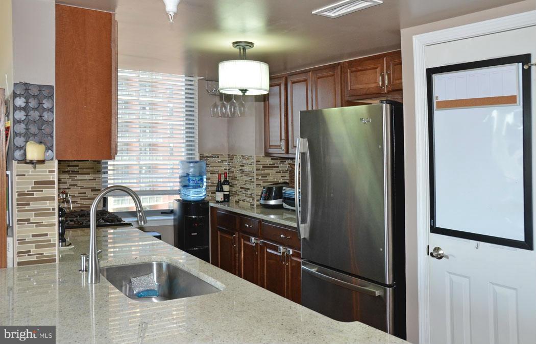 11710 Old Georgetown Road, Unit 917 North Bethesda, MD 20852 - Photo 4 of 30 Kitchen