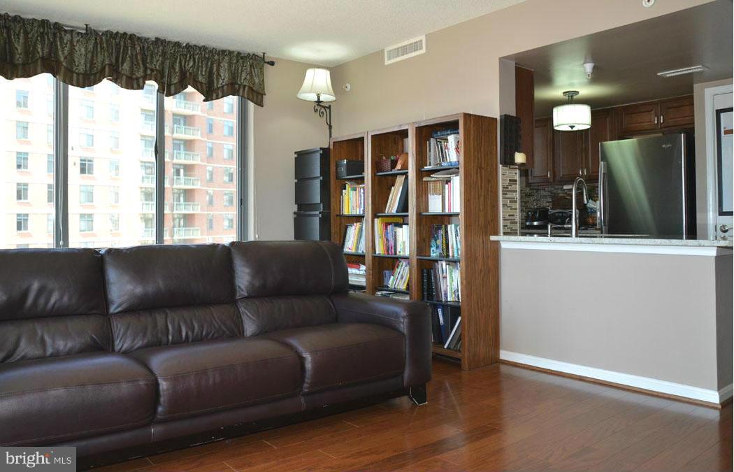 11710 Old Georgetown Road, Unit 917 North Bethesda, MD 20852 - Photo 9 of 30 Living Room