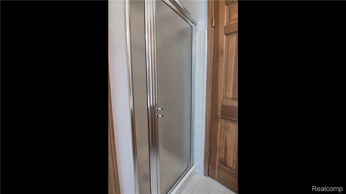 319 Old Ridge Court Rochester, MI 48309 - Photo 31 of 32 Master_Bathroom_2nd_View.jpg