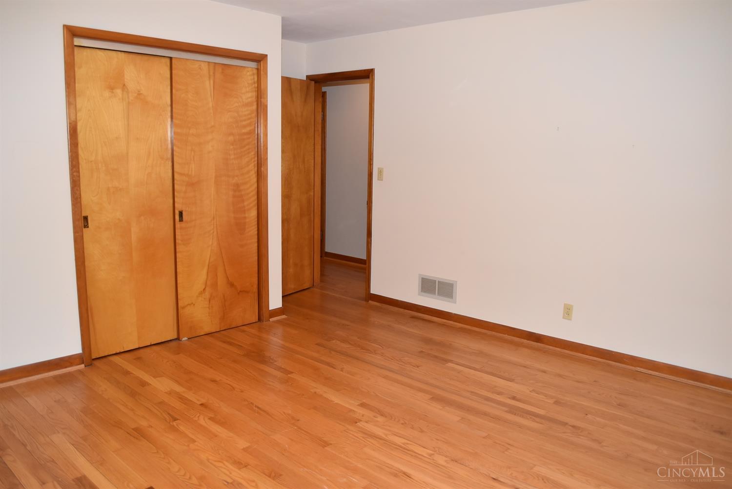 933 8 Mile Road Cincinnati, OH 45255 - Photo 18 of 31