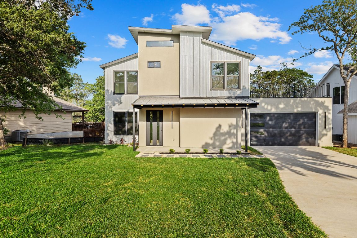 a view of a yard in front of a house