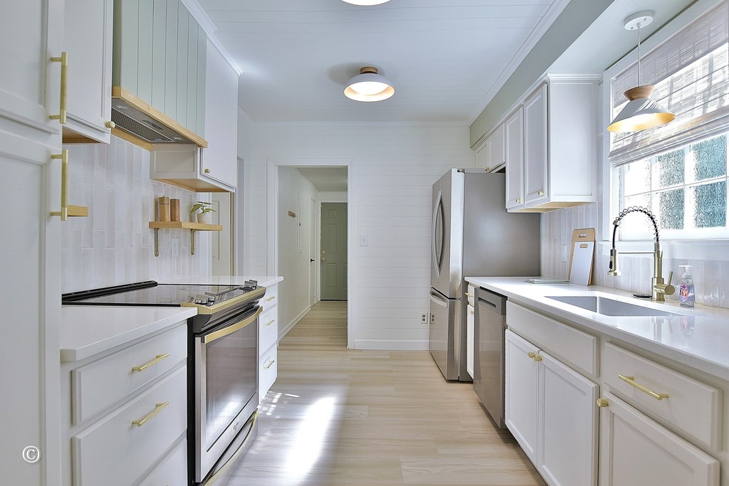 4201 Forrest Road Columbus, GA 31907 - Photo 13 of 31 Kitchen with Quartz Countertops