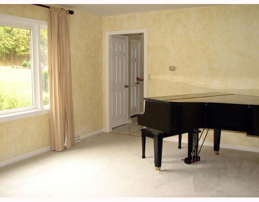 554 Center Church Road Canonsburg, PA 15317 - Photo 10 of 17 Living Room.