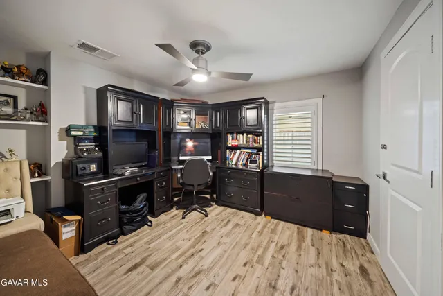 a en suite bathroom with a sink and a mirror
