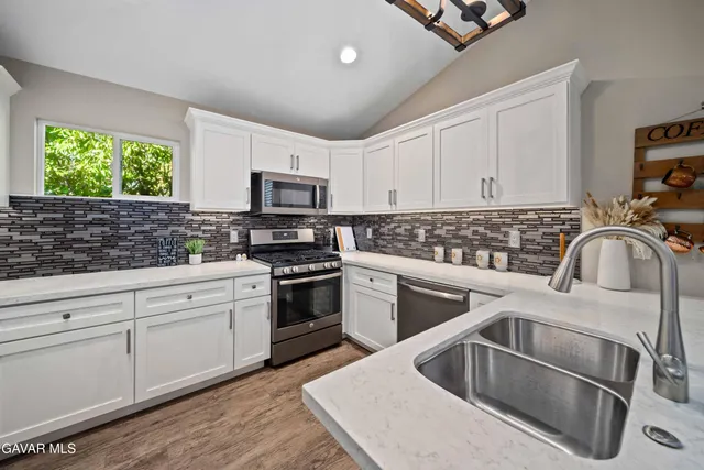 $1,600,000 | 24344 Valley Street, Newhall, CA 91321