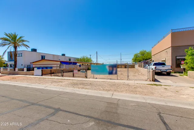 a view of a terrace with sitting area