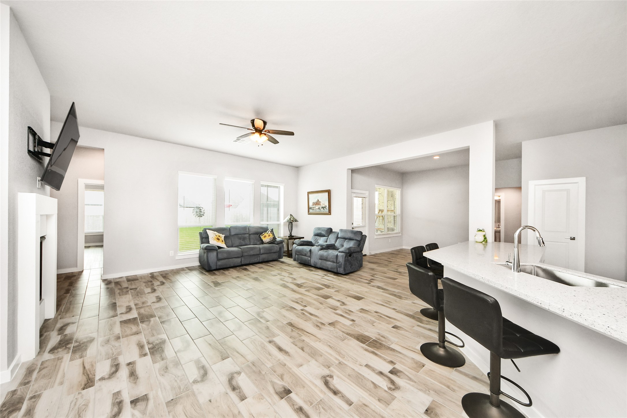 1577 Elm Place Angleton, TX 77515 - Photo 17 of 45