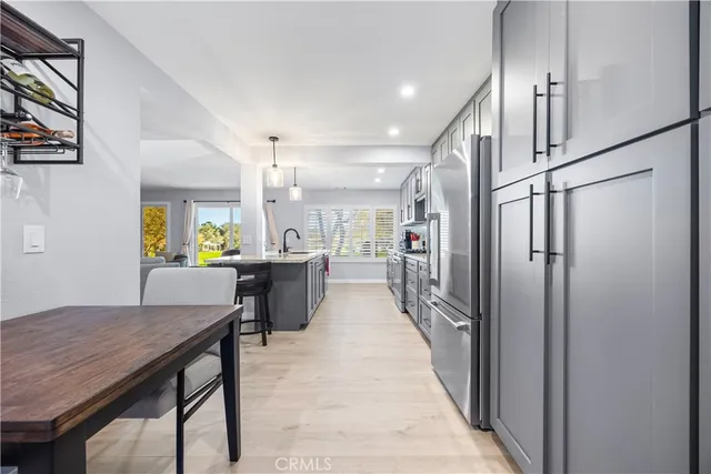 a view of a kitchen and dining room