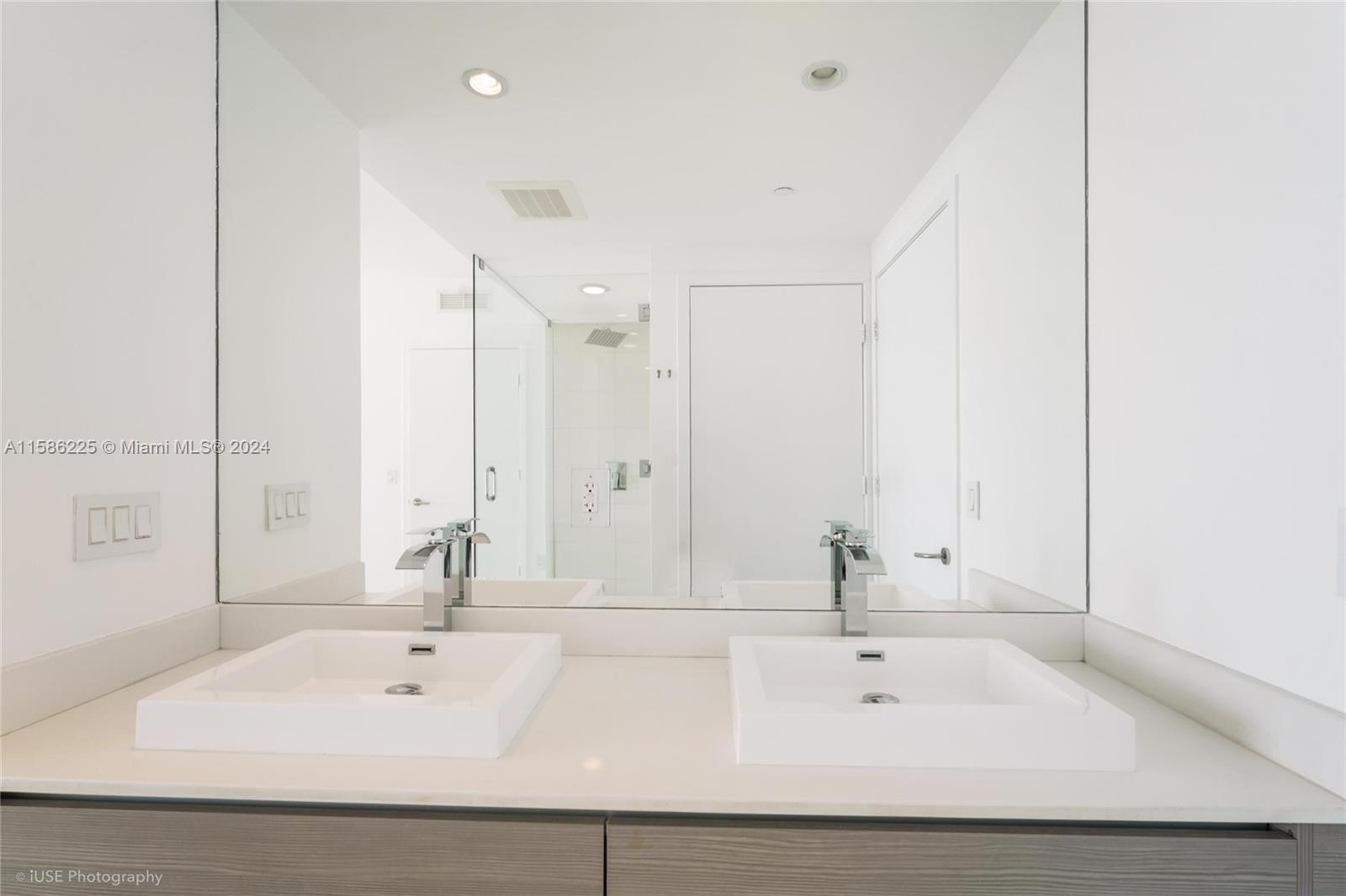 460 Northeast 28th Street, Unit 806 Miami, FL 33137 - Photo 6 of 19 a bathroom with a sink and a bathtub