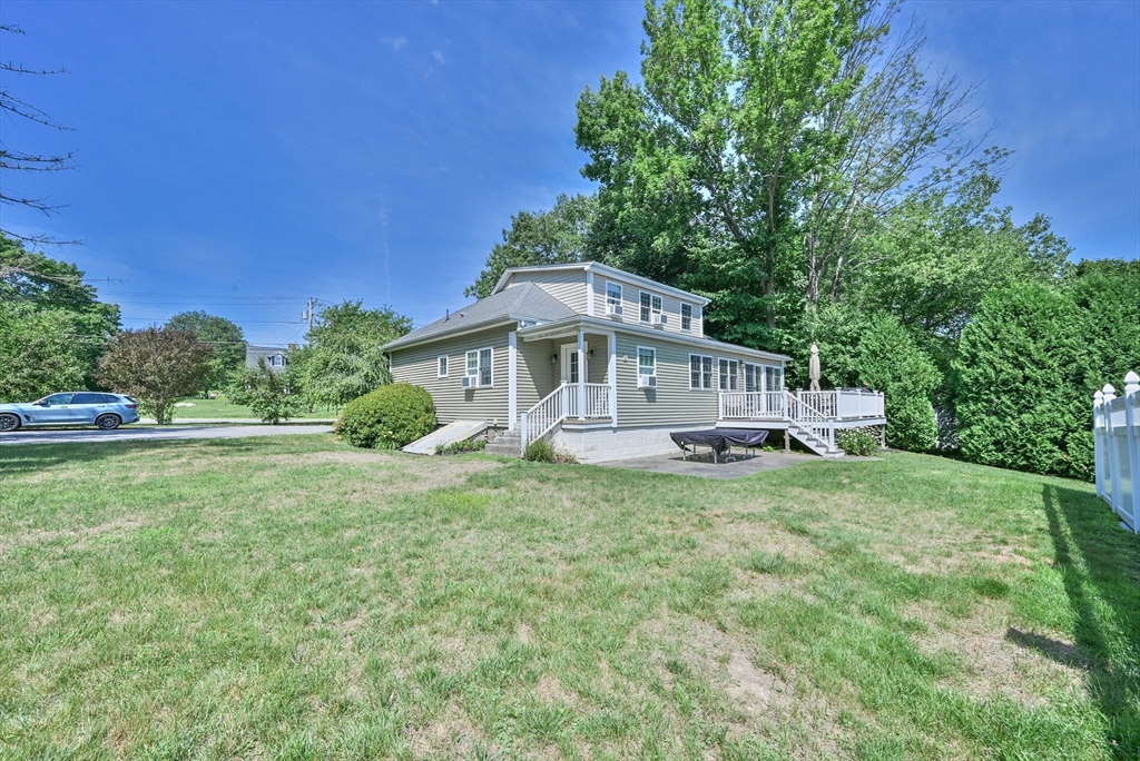 261 Thompson Road Webster, MA 01570 - Photo 7 of 42