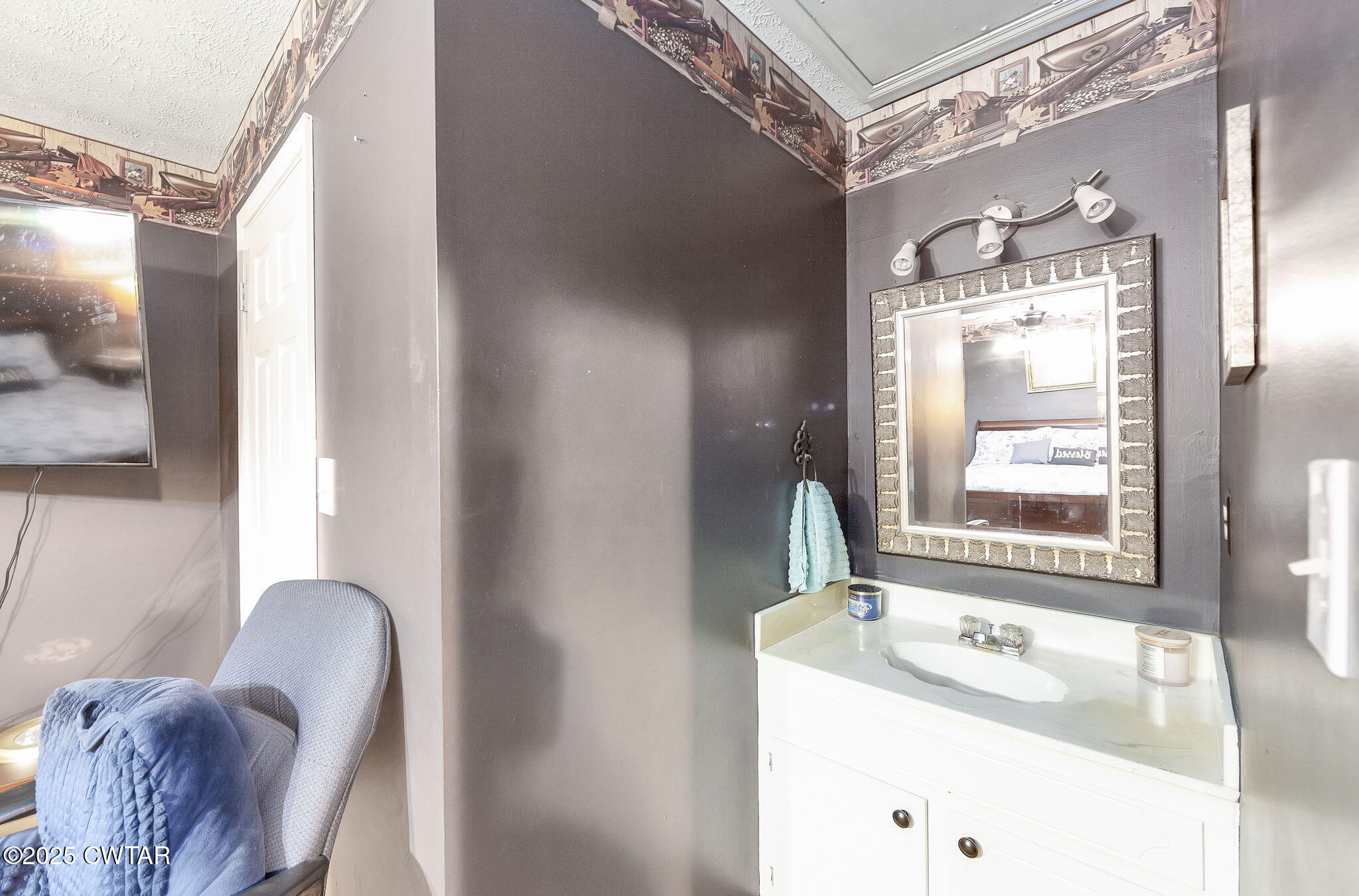 117 Tuckahoe Road Jackson, TN 38305 - Photo 29 of 57 a bathroom with a tub sink and mirror