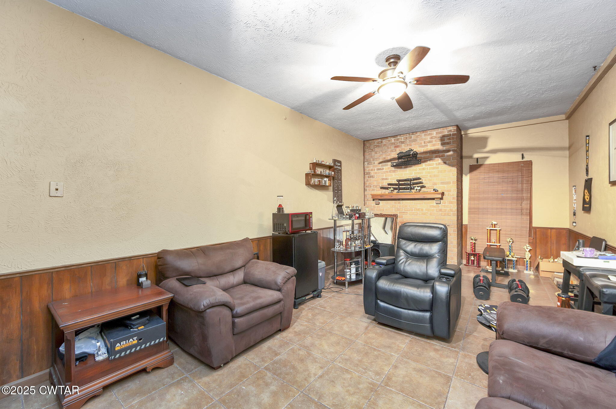 117 Tuckahoe Road Jackson, TN 38305 - Photo 33 of 57 a living room with furniture and a large window