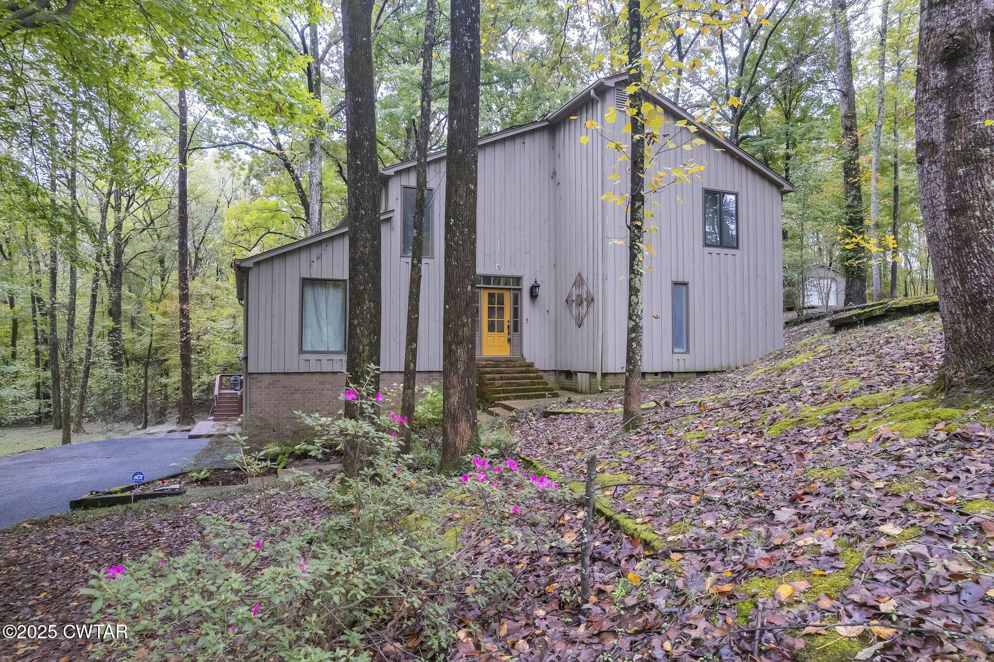 117 Tuckahoe Road Jackson, TN 38305 - Photo 46 of 57 a view of a house with backyard and garden