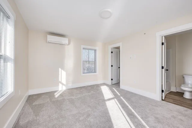 $2,400 | 553 Islington Street, Unit 3, Portsmouth, NH 03801