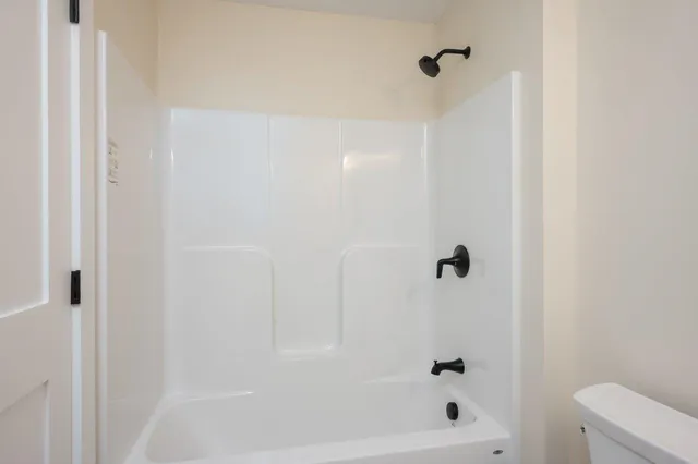 $2,400 | 553 Islington Street, Unit 3, Portsmouth, NH 03801