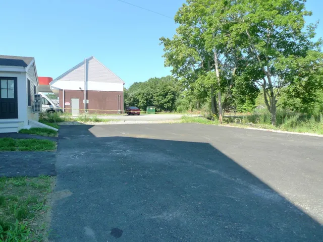 $2,400 | 553 Islington Street, Unit 3, Portsmouth, NH 03801