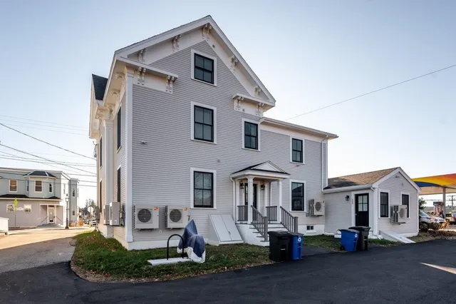 $2,400 | 553 Islington Street, Unit 3, Portsmouth, NH 03801