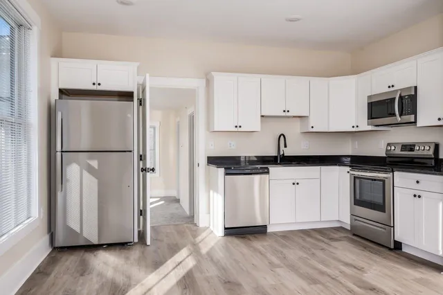 $2,400 | 553 Islington Street, Unit 3, Portsmouth, NH 03801