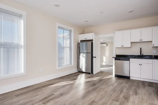 $2,400 | 553 Islington Street, Unit 3, Portsmouth, NH 03801