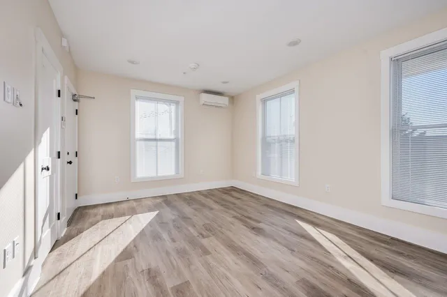 $2,400 | 553 Islington Street, Unit 3, Portsmouth, NH 03801