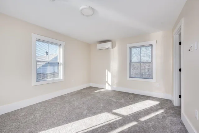 $2,400 | 553 Islington Street, Unit 3, Portsmouth, NH 03801