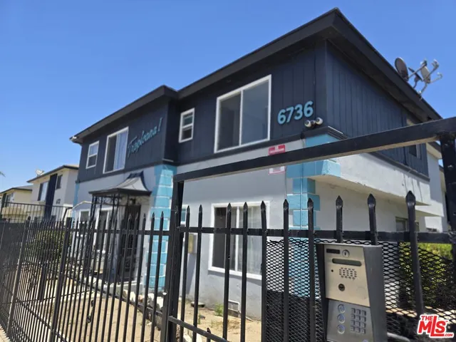 $2,447,500 | 6736 West Boulevard, Los Angeles, CA 90043