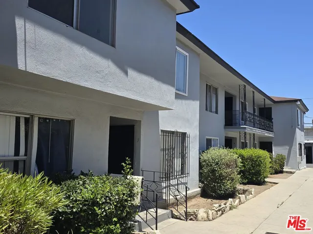 $2,447,500 | 6736 West Boulevard, Los Angeles, CA 90043
