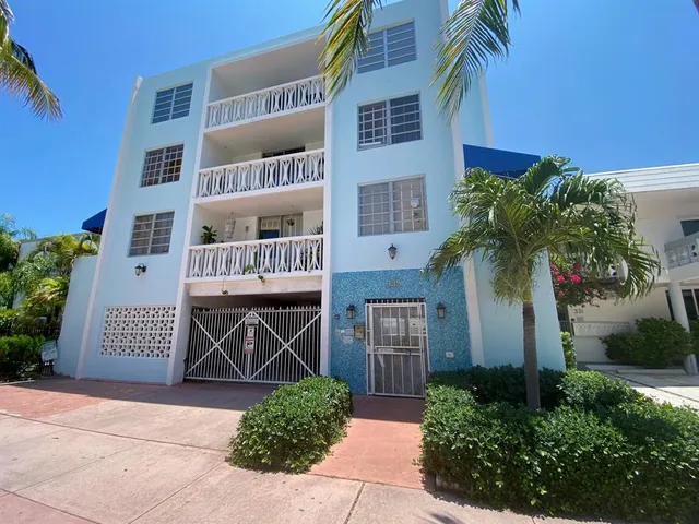 $2,100 | 335 Collins Avenue, Unit 403, Miami Beach, FL 33139