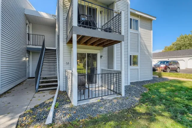 $154,900 | 1713 Fulham Street, Unit F, Lauderdale, MN 55113