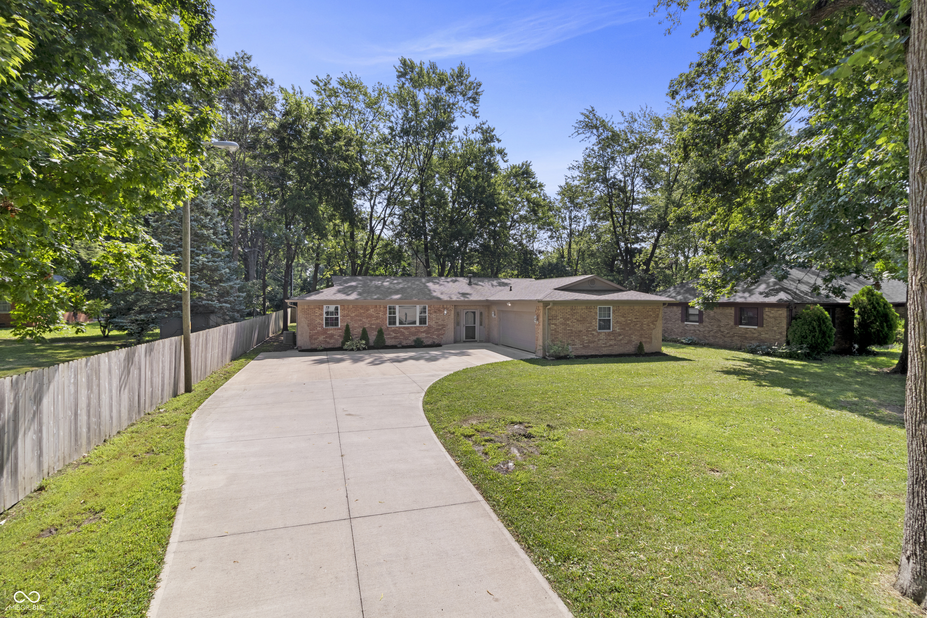 8423 Rahke Road Indianapolis, IN 46217 - Photo 3 of 46 Gallery Image 3