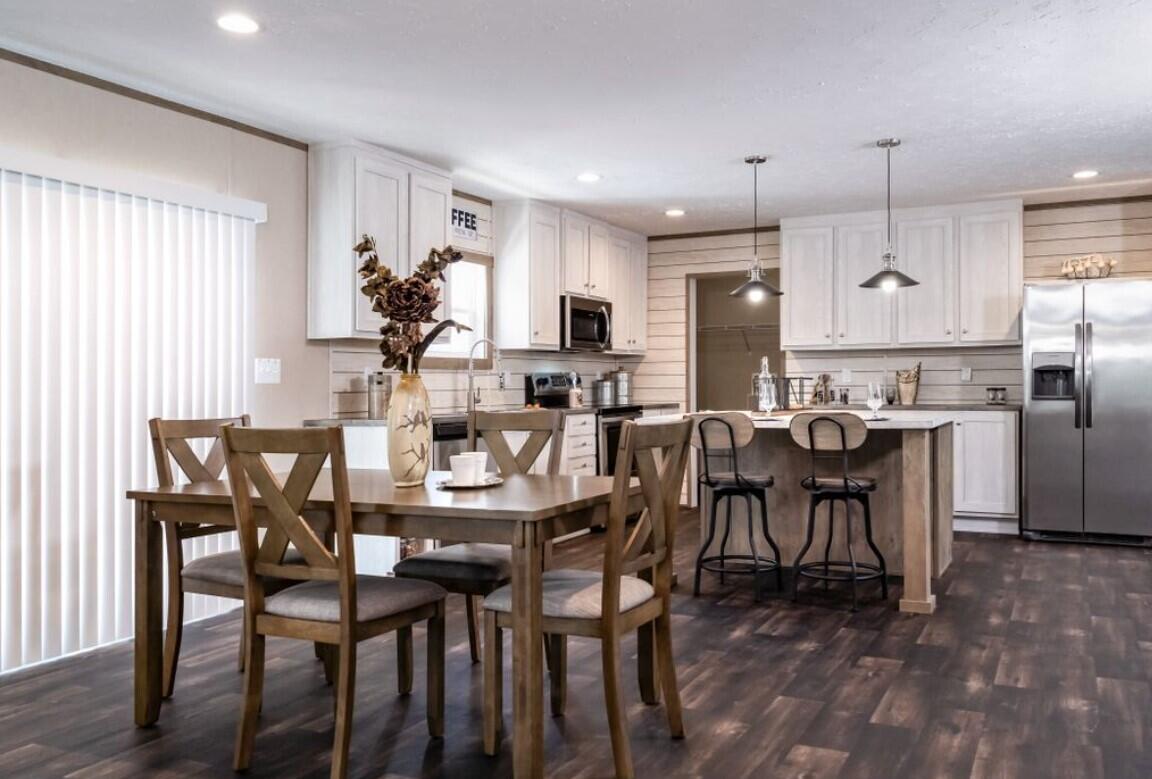 632 Dennis Ridge Road Bonneau, SC 29431 - Photo 7 of 13 big boy kitchendining