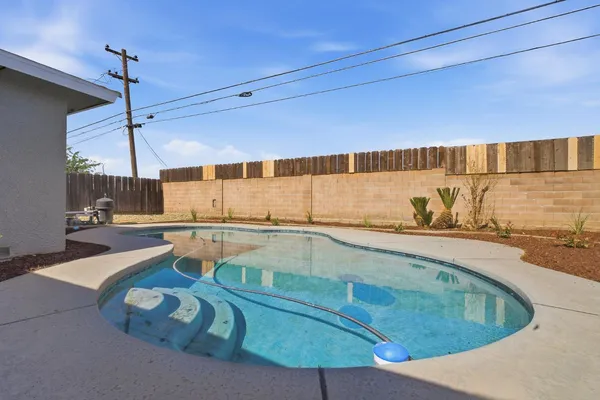 $415,000 | 821 West Fairmont Avenue, Clovis, CA 93612