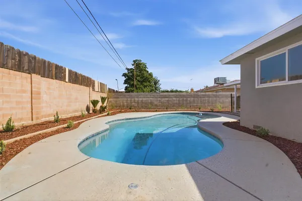 $415,000 | 821 West Fairmont Avenue, Clovis, CA 93612