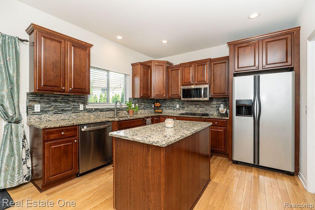 985 Monterey Ln. Rochester Hills, MI 48307 - Photo 15 of 54
