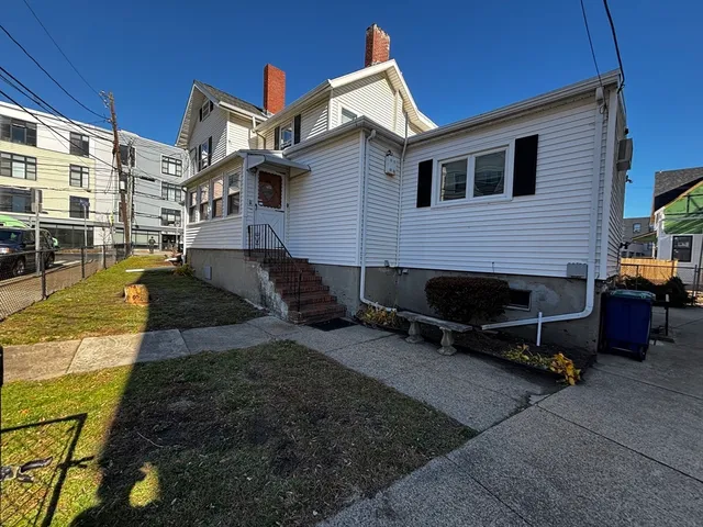 $4,100 | 198 Washington Street, Unit 1, Somerville, MA 02143