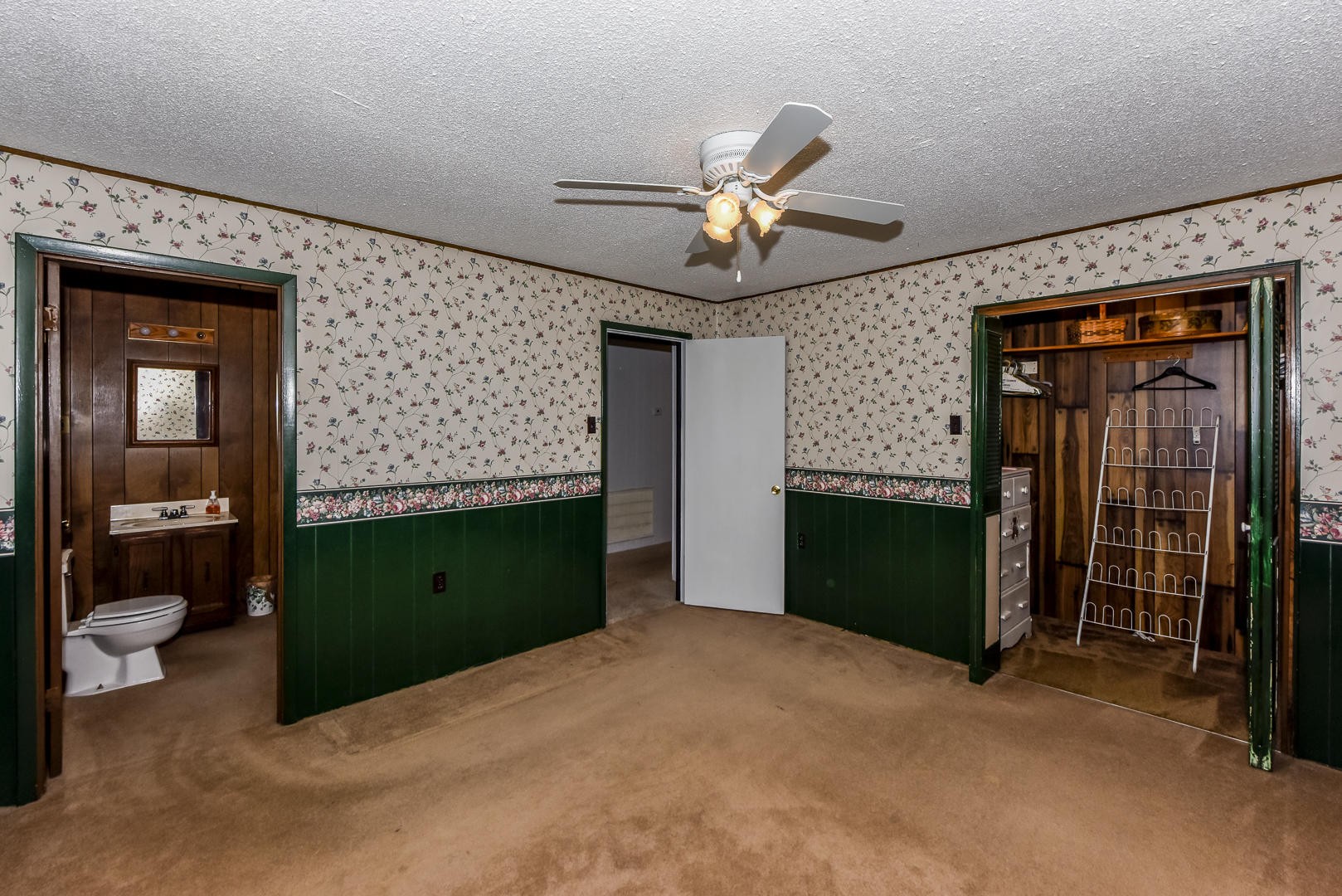 2598 Maple Hill Road Loudon, TN 37774 - Photo 15 of 36 a room with closet and a window