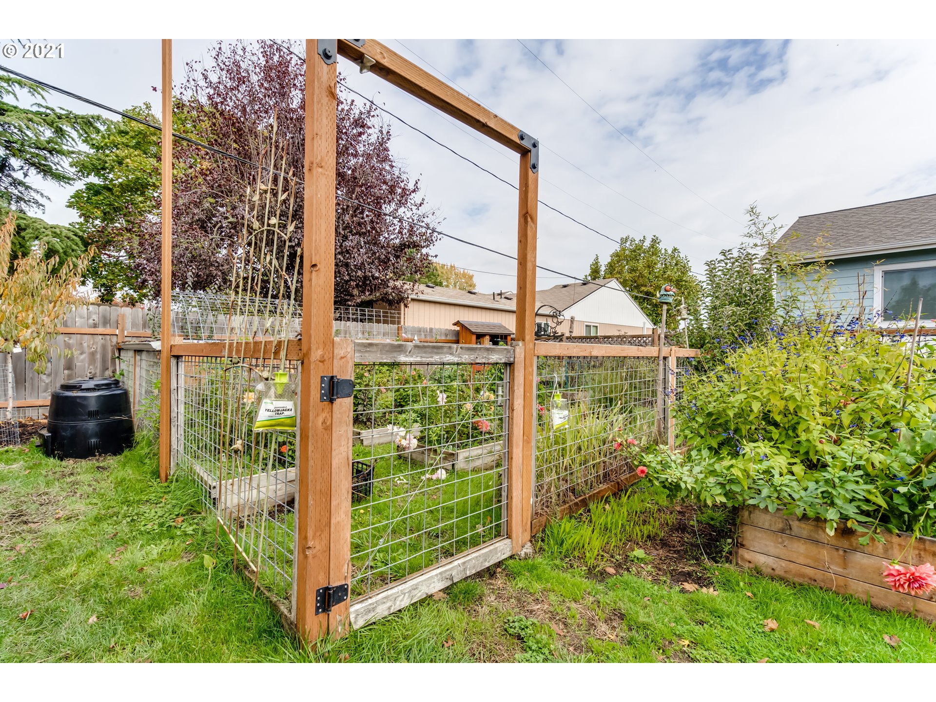 3250 B Street Springfield, OR 97478 - Photo 22 of 31 a backyard of a house with lots of green space