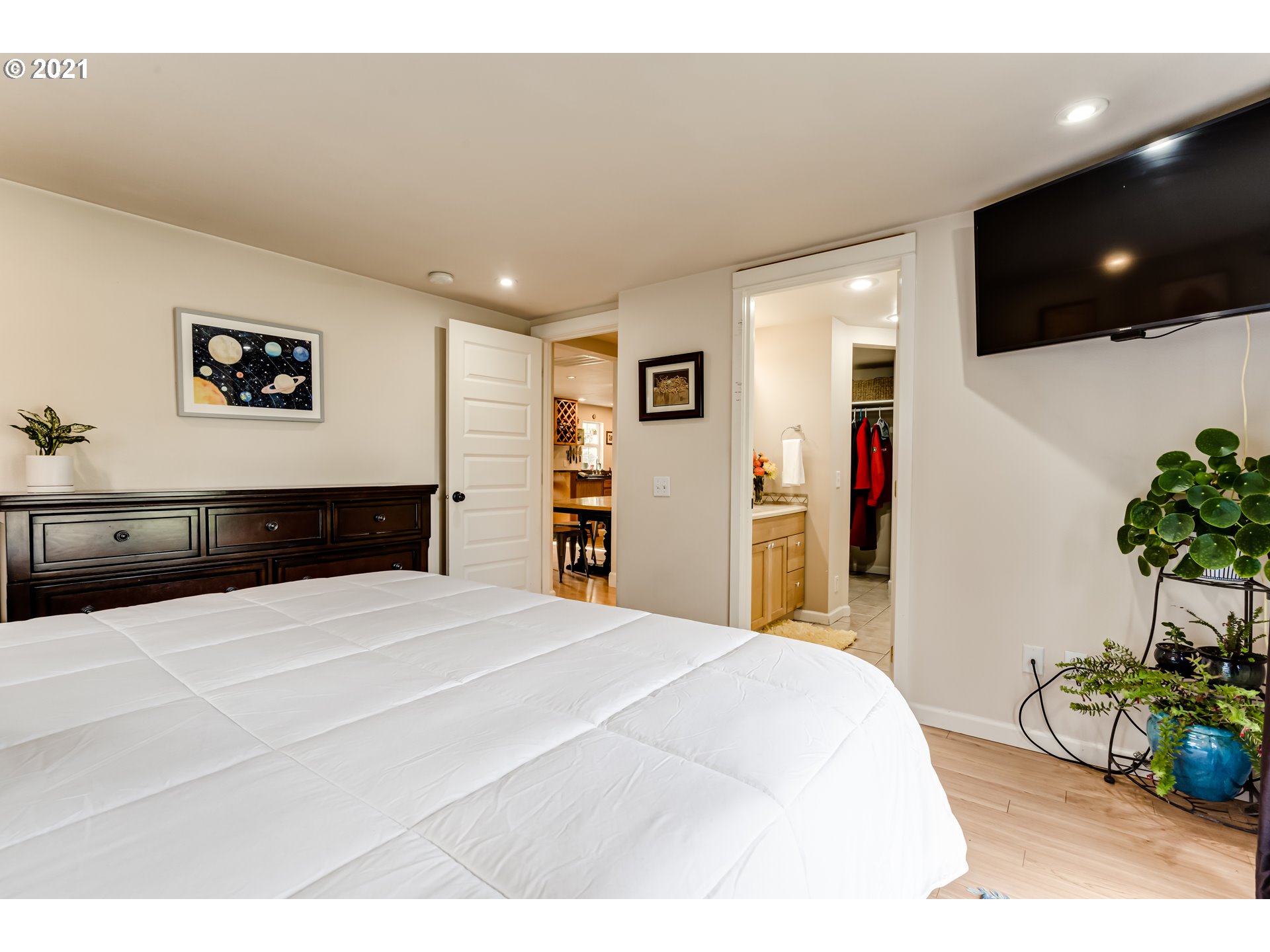 3250 B Street Springfield, OR 97478 - Photo 10 of 31 a room with a bed and a potted plant