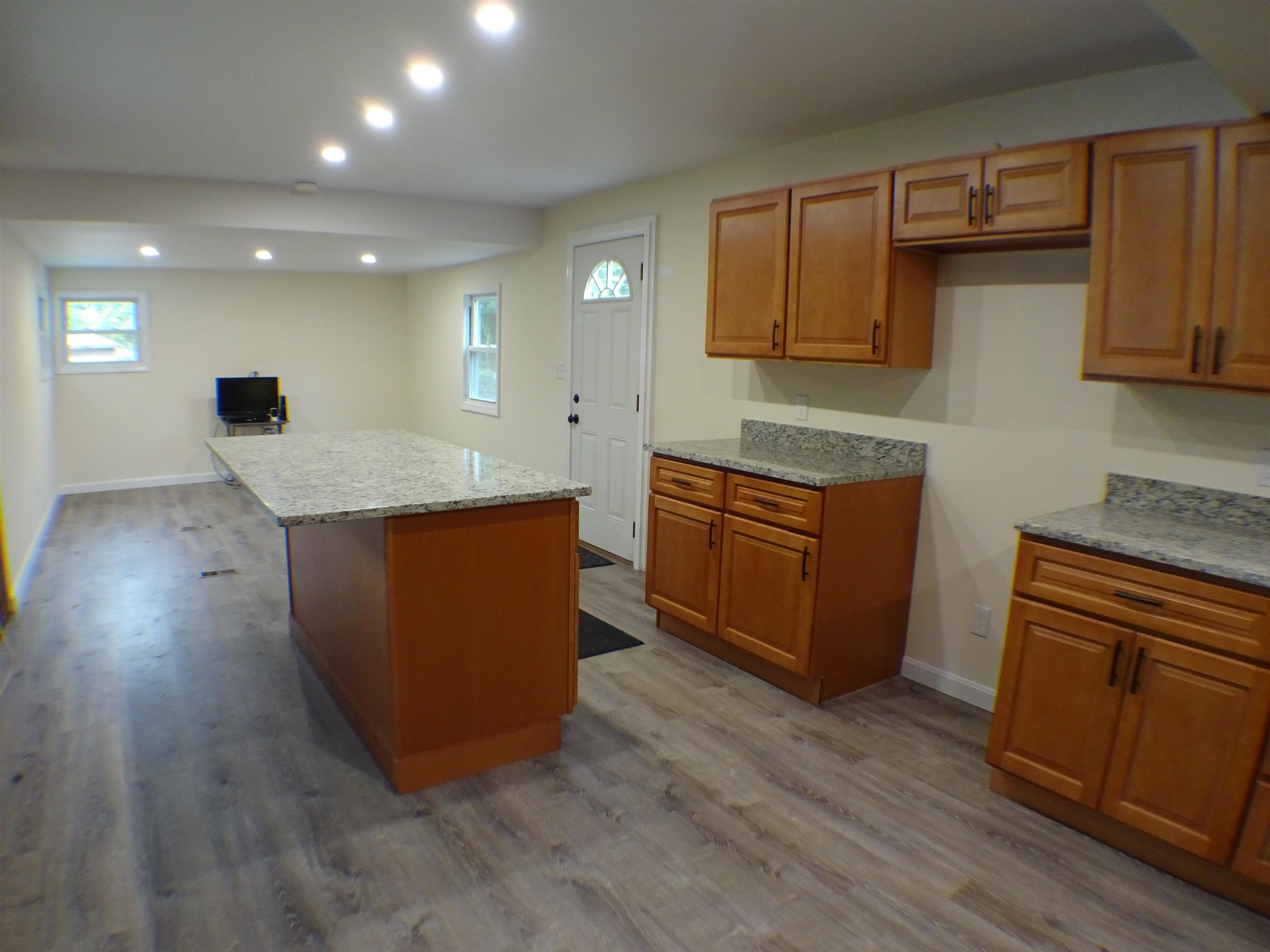 5 Hummingbird Lane Raymond, NH 03077 - Photo 3 of 10 Gallery Image 3