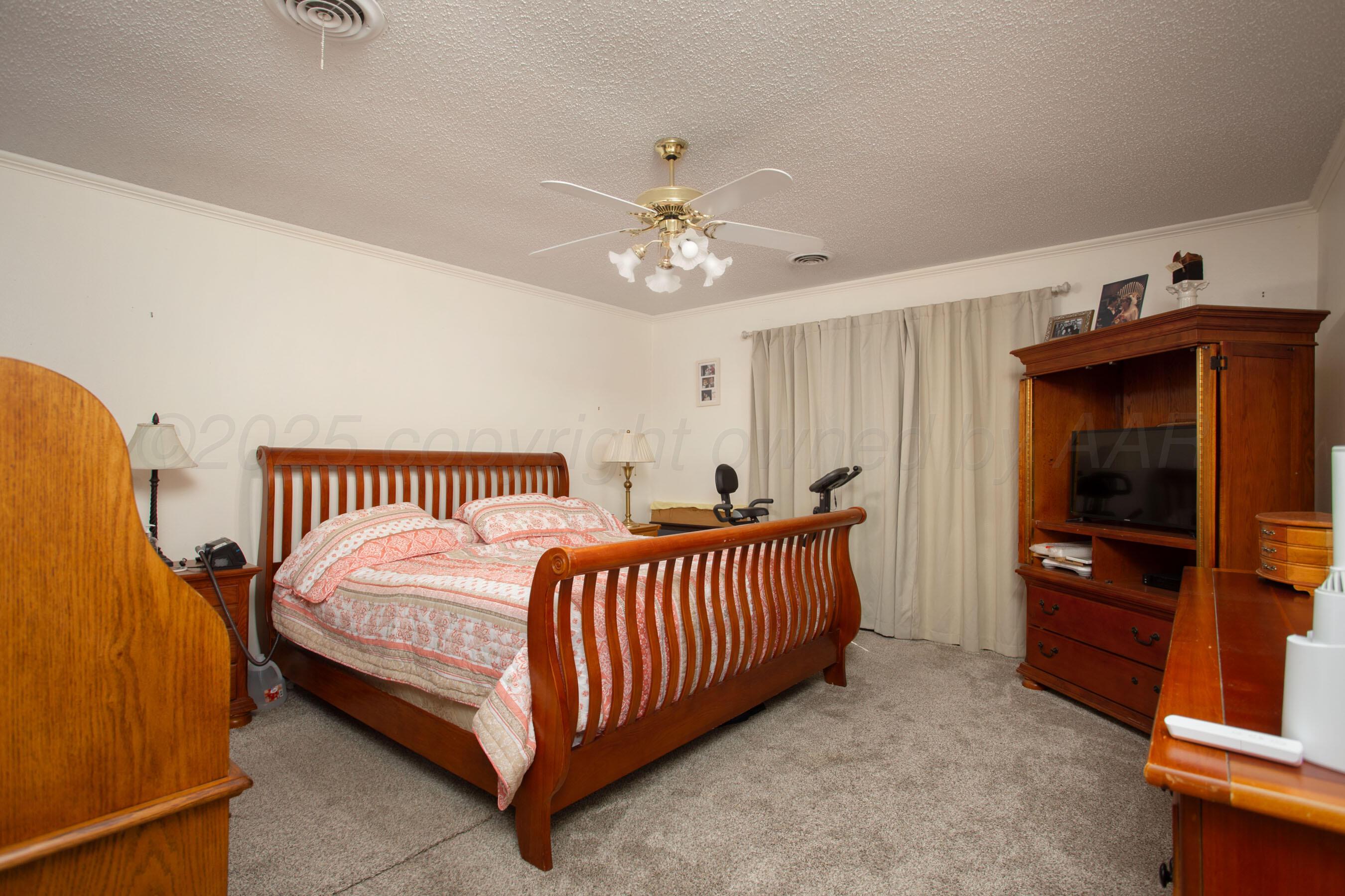 6130 Belpree Road Amarillo, TX 79106 - Photo 17 of 24 master bdrm
